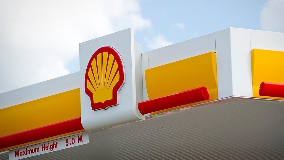 Shell Offloads Indian Renewables Arm to BlackRock‑Backed Aditya Birla for $1.8 Billion